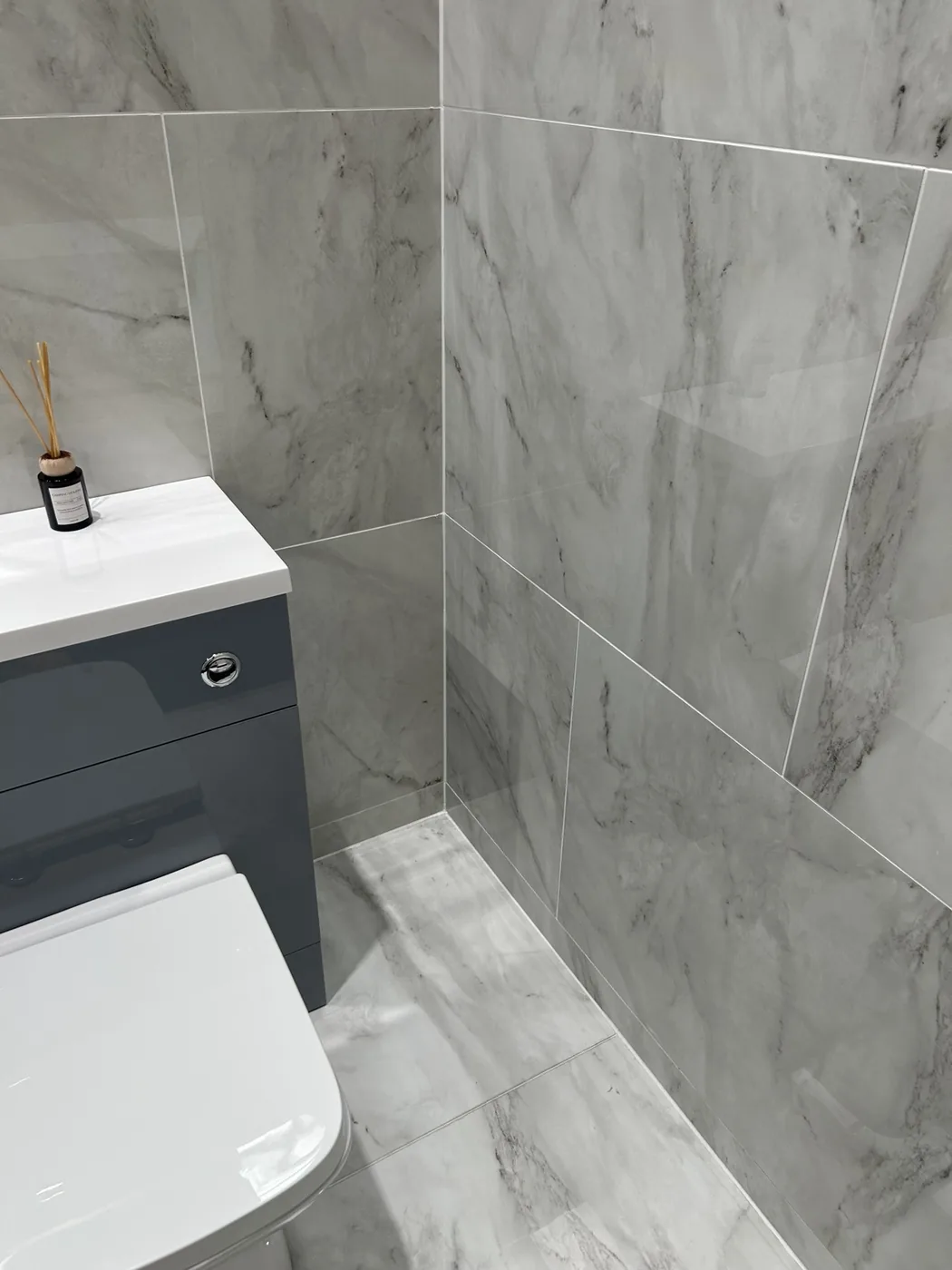 Finished bathroom silicone work by Silicone Pro NW